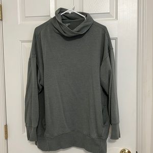 Aerie green size medium turtleneck sweatshirt